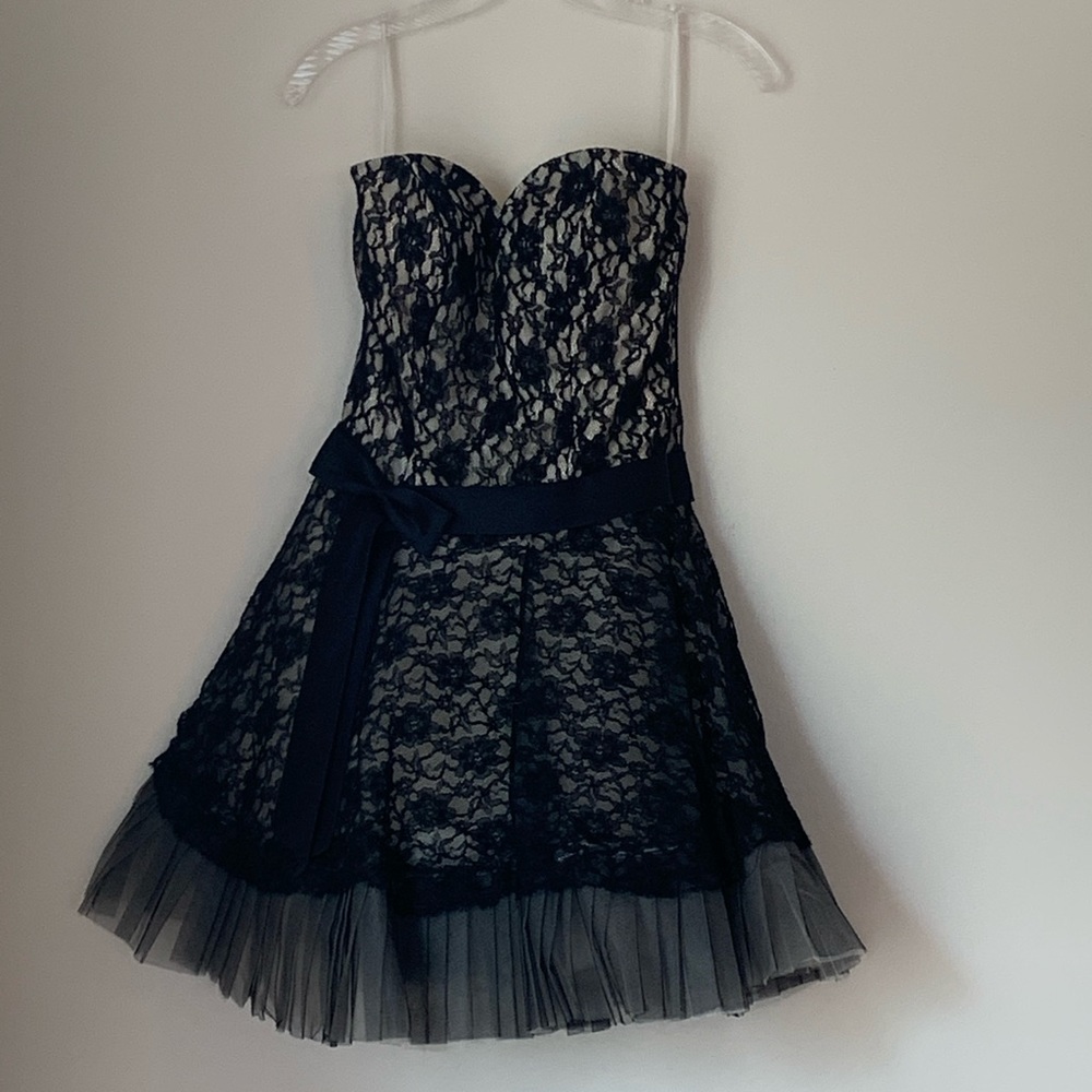 Dress - Picture 3 of 4